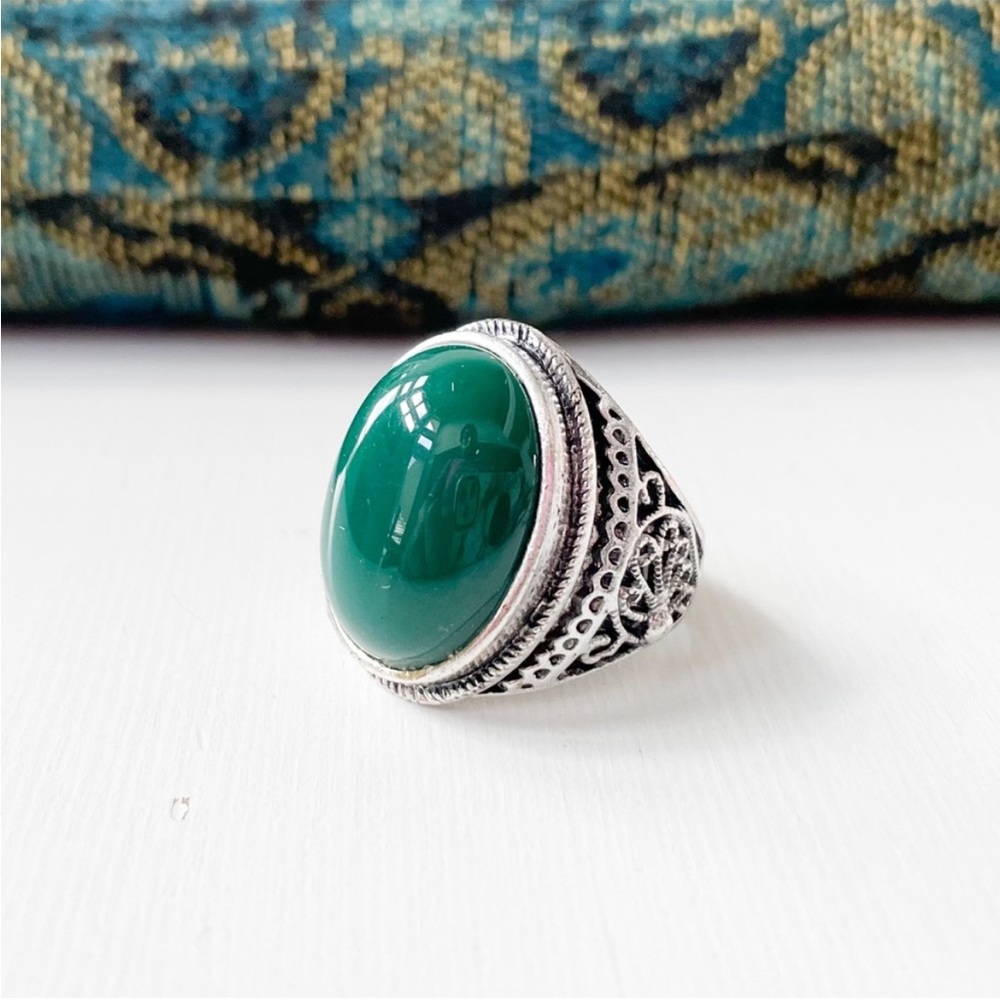 Silver Color Fashion Ring with Green Stone Sz 8